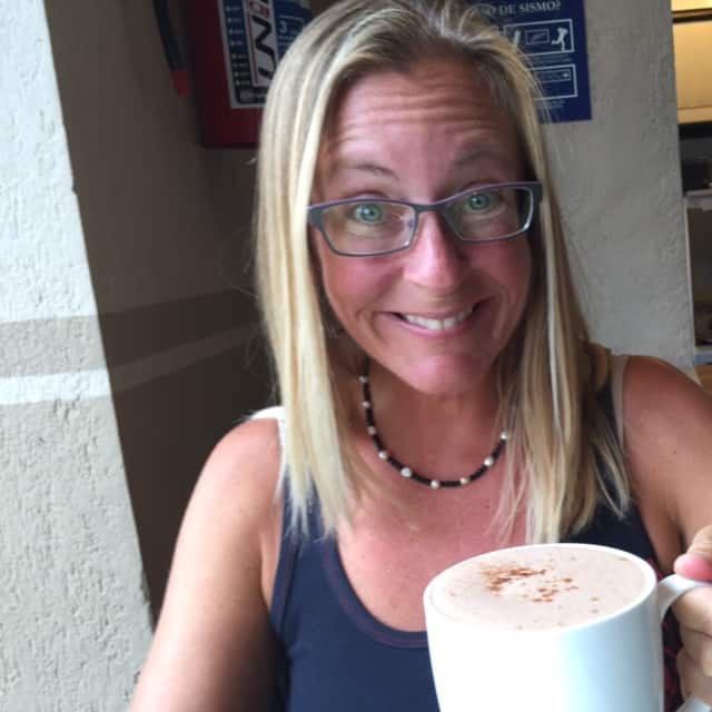 Ellen wears the $750 eyeglasses bought in the USA.