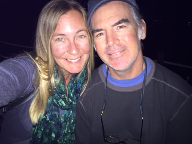 Ellen wears no eyeglasses.