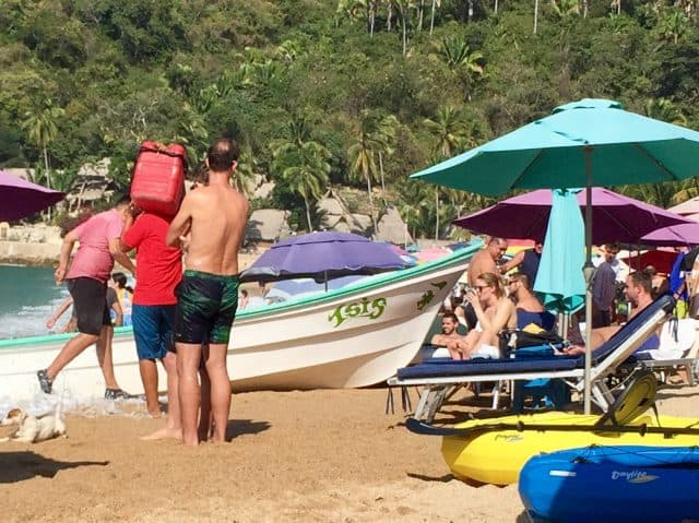 yelapa-tourist-boat-beached