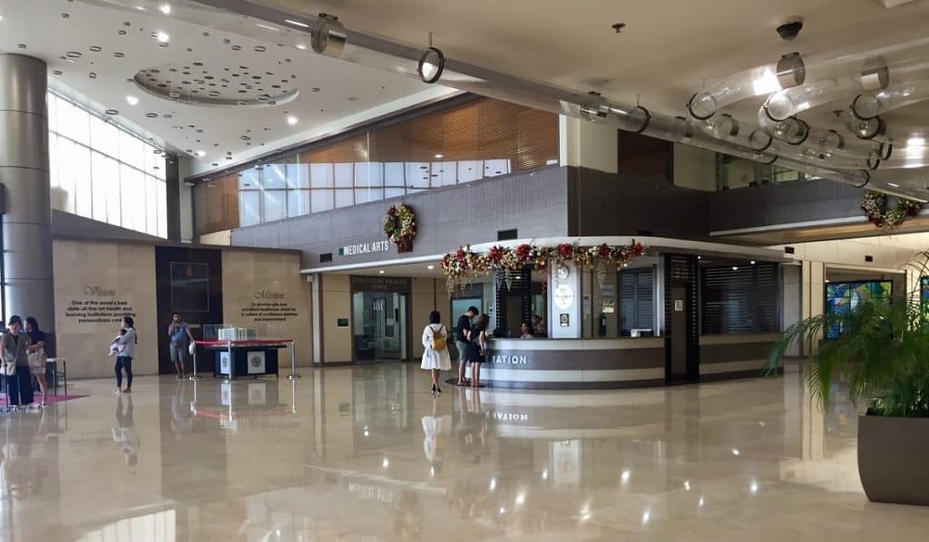main lobby at chong hua hospital in mandaue city - a place for expat health care in cebu