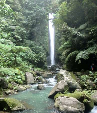 waterfalls like casaroro on dumaguete island are one reason to love the philippines.