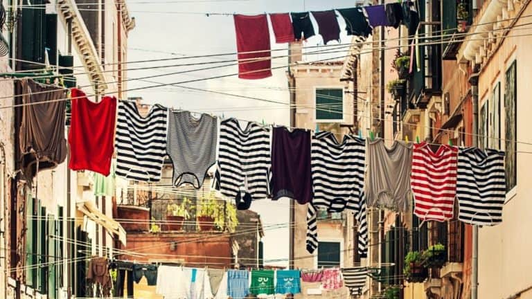 How to hand wash clothes and sheets is not difficult, but it's time consuming and strains the back.