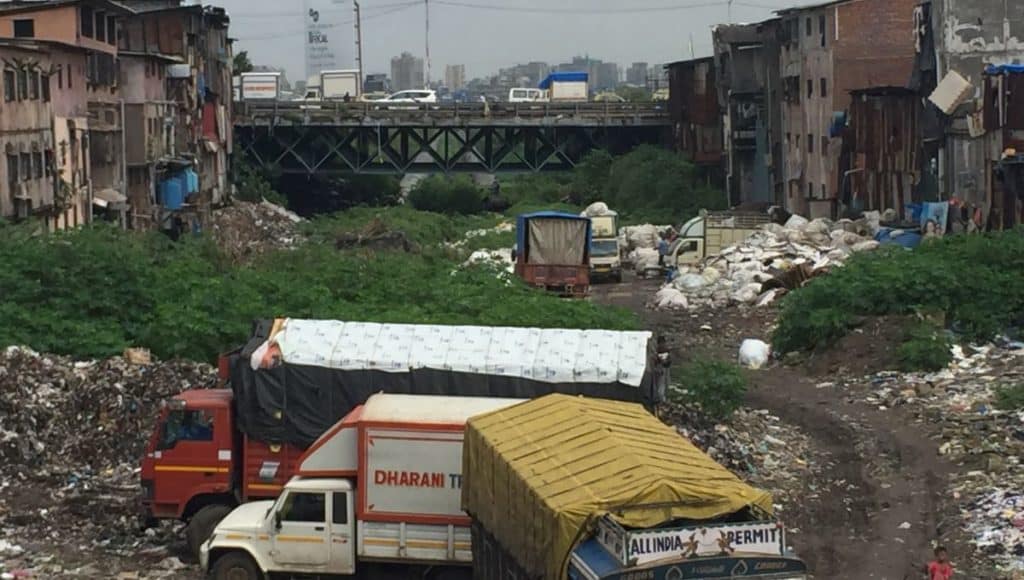 slumdog millionaire scene from dharavi slum in mumbai